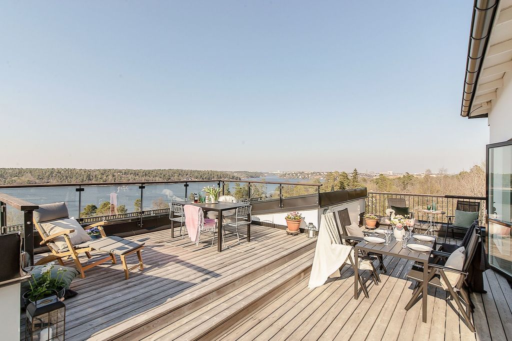 Fantastisk terrass med milsvid utsikt över Mälaren och Stockholm