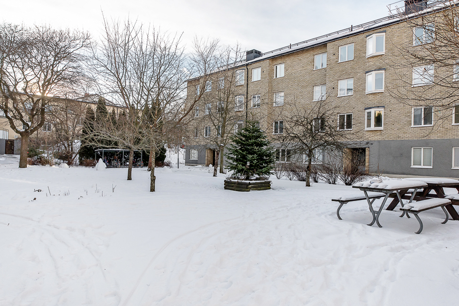 Innergården i snötäcke